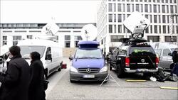 CLEAN : Khodorkovsky's hotel surrounded by News Clip