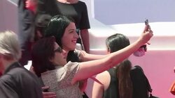 VOICED : Prohibidas las selfis en la alfombra roja News Clip