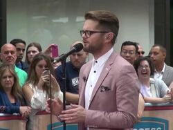 Josh Kaufman (The Voice winner) singing on the outside set of the Access Hollywood Live show Stock Footage