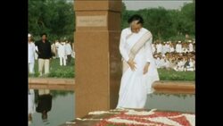 SYND 30 6 82 INDIRA GANDHI ATTENDS COMMEMORATION AT HER SON'S TOMB News Clip