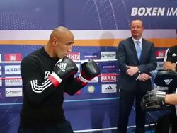 Boxing Sauerland - Training Stock Footage