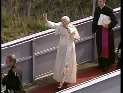 Thousands line river banks as Benedict begins boat trip News Clip