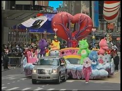 Thanksgiving Day parade, Santa Claus News Clip