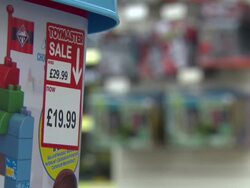 Shoppers rush to buy presents before Christmas News Clip