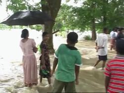 Over hundred thousand people displaced in flash floods Instructional Video