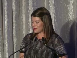 SPEECH - Gail Simmons talks about Padma Lakshmi and her work with Endometriosis Foundation of America  before presenting her with award at SELF Magazine's Women Doing Good Awards Stock Footage