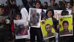 CLEAN : Syrian refugees celebrate Kurdish fighters success in Kobane News Clip