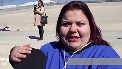 VOICED : Tres minutos de abrazos en frontera EEUU Mexico News Clip