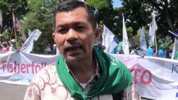 Protesters gather as ministers attempt to reach free trade deal Instructional Video