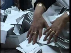 Main Karzai challengers backs off boycott News Clip