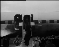 QUEEN MOTHER LEAVES News Clip