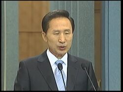 Lee apologises for accord that led to protests over US beef News Clip