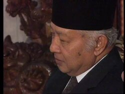 Indonesia - Mondaly meets President Suharto News Clip