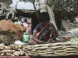 WS Young girl vegetable vendor at street market / Patna, Bihar, India Stock Footage