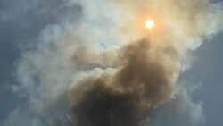 CLEAN : Wildfires burn homes as California roasts (2) News Clip