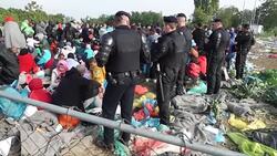 CLEAN : Serbia and Croatia in border war of words over migrants News Clip