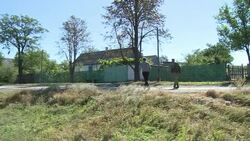 CLEAN : Ukraine shelling hits frontline village News Clip