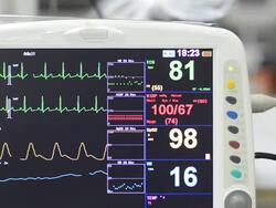 Vital signs monitor Stock Footage