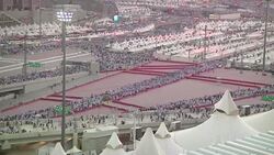 CLEAN : Muslim pilgrims rush to complete final News Clip