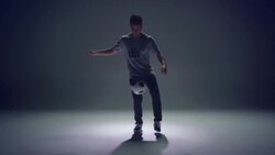 young male soccer freestyler is doing kick-ups. Stock Footage