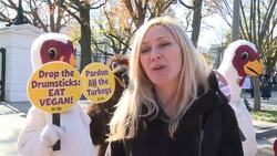 CLEAN : Obama in annual tradition pardons News Clip