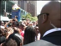 Democratic vice presidential nominee Joe Biden arrived in downtown Denver today, introducing himself to a cheering crowd outside a downtown barbecue house and ordering five pulled-pork sandwiches to go. Instructional Video