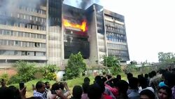 VOICED : Incendio en fabrica de Bangladesh News Clip