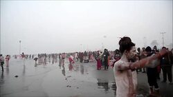CLEAN : Thousands of Hindus gather to take 'holy dip' in the Ganges (2) News Clip