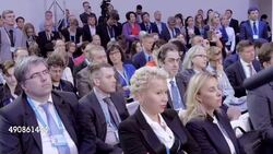 CLEAN : Poroshenko says Ukraine truce holding despite Russia threat News Clip