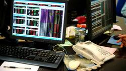CLEAN: Brokers trade at the Indonesian stock exchange in Jakarta News Clip