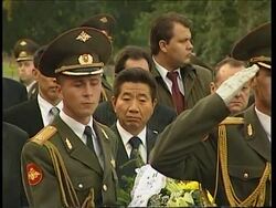 Roh visits Moscow, lays wreath at war memorial News Clip