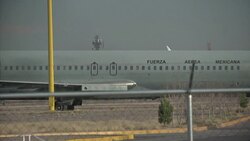 CLEAN : El chapo extradited to US the day before Trump takes power News Clip