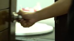 open the door Stock Footage