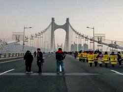 WS T/L View of tourists to celebrate new year at Gwangandaegyo (Famous bridge in Busan) / Busan, South Korea  Stock Footage