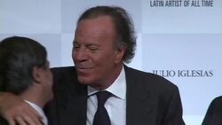CLEAN : Julio Iglesias is a fan of Eurovision queen Conchita News Clip