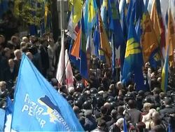 CLEAN:Chaos in Ukraine parliament as Russia deal ratified News Clip