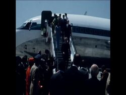 SYND 31-5-72 PRESIDENT BHUTTO OF PAKISTAN MEETS KING HUSSEIN News Clip