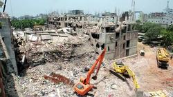 VOICED : Increementan muertos en Bangladesh News Clip