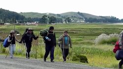 VOICED: Peregrinacion a pie en Bolivia News Clip