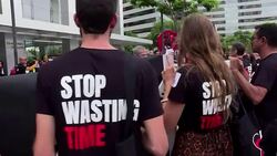 CLEAN : Brazil: Activists protest drug prices ahead of hepatitis summit News Clip