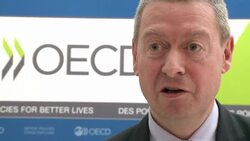 CLEAN : US political deadlock threatens world News Clip