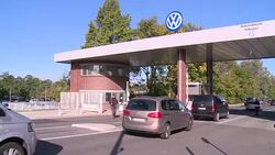CLEAN : FILE German police raid scandal hit Volkswagens HQ prosecutors News Clip