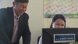 Nomadic herders struggling with climate change ++REPLAY++ News Clip