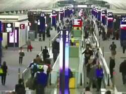 HD:Crowd traveller at the Airport. Stock Footage