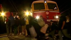 VOICED : Europa central se atrinchera e impide paso de refugiados News Clip