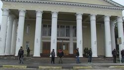 CLEAN : Pro-Russian forces flex muscles in Crimea News Clip