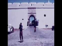 SYND 23 1 76  STREET SCENES IN MPLA CONTROLLED CAPITAL, LUANDA News Clip