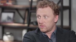 'Grey's Anatomy' Star Kevin McKidd Teases "Very Celebratory" Season 14 Finale | In Studio News Clip