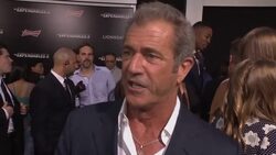 Mel Gibson,  Arnold Schwarzenegger pay tribute to late Robin Williams; actor's neighbours react News Clip