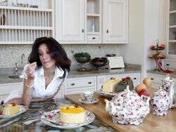 Girl in the kitchen Stock Footage